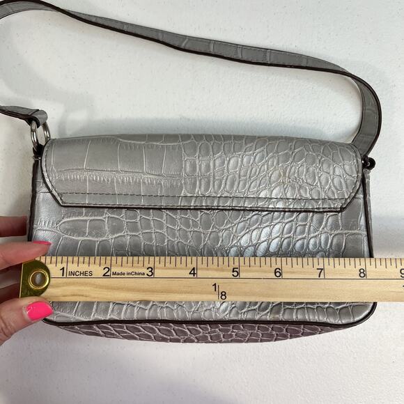 Vtg Y2K Guess Mini Bag Silver Croc Embossed Chain Accent Purse Handbag Retro - Picture 13 of 16